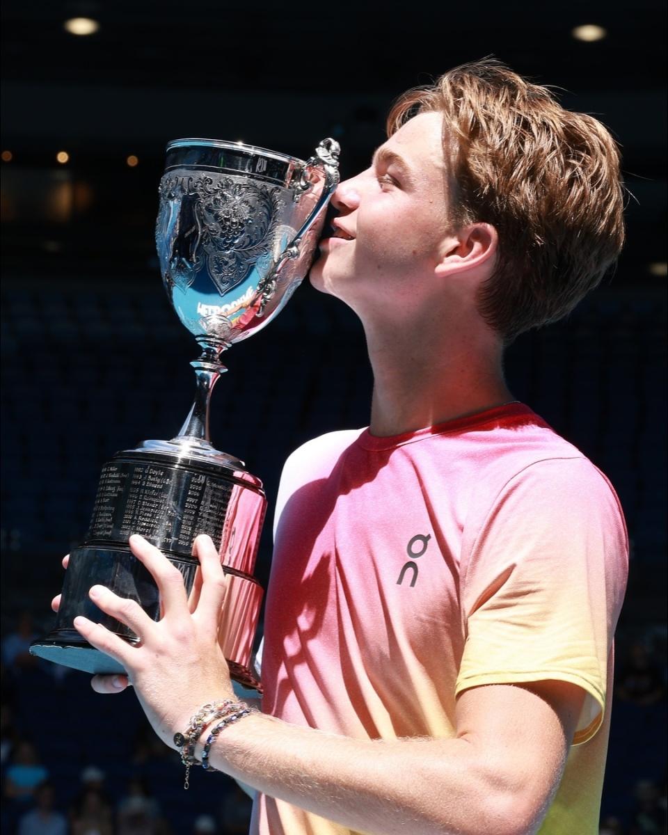 AYX-费德勒在老鹰比赛中刷新纪录，锐不可当引发热议！