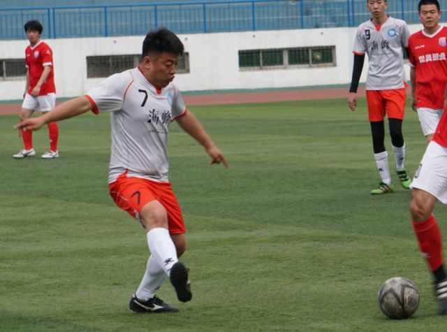 关东战狼队对阵天山朱雀队，摔跤大师赛读秒绝平，门将神扑救主——保级形势悄然变化的简单介绍